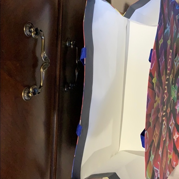 Huge LV limited edition bag - Picture 3 of 4